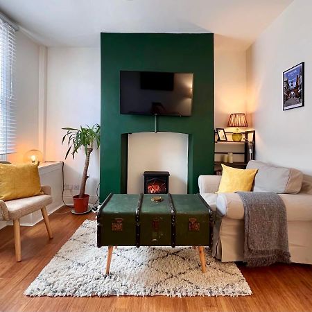 Charming Victorian Cottage Steps From Historic Chester - Free Parking Eksteriør bilde