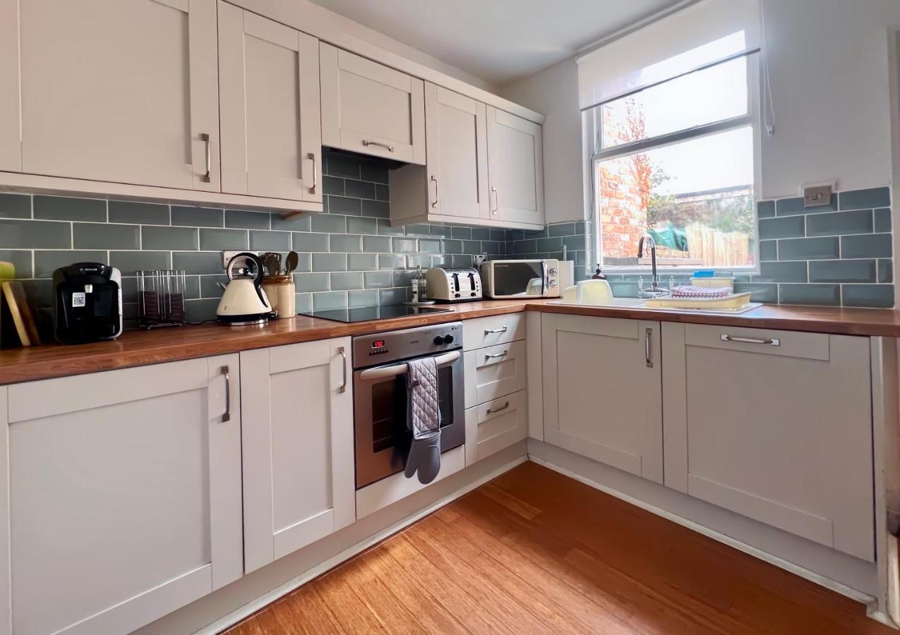 Charming Victorian Cottage Steps From Historic Chester - Free Parking Eksteriør bilde