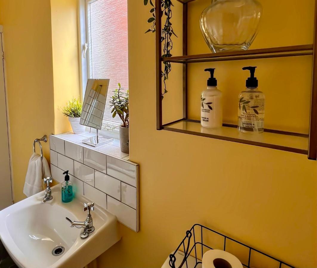 Charming Victorian Cottage Steps From Historic Chester - Free Parking Eksteriør bilde